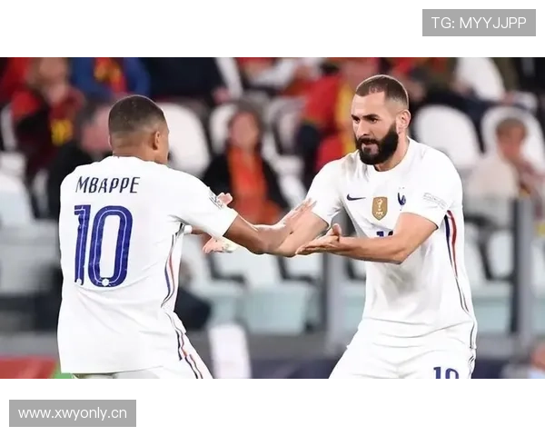 本泽马生涯评价争议：关键战表现与体系依赖如何影响历史定位