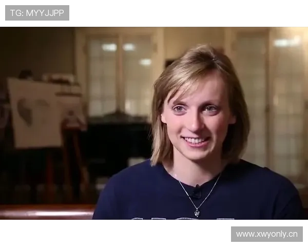 看到凯蒂·莱德基随手吃零食那张照片，我服了，连放松都带着冠军光环